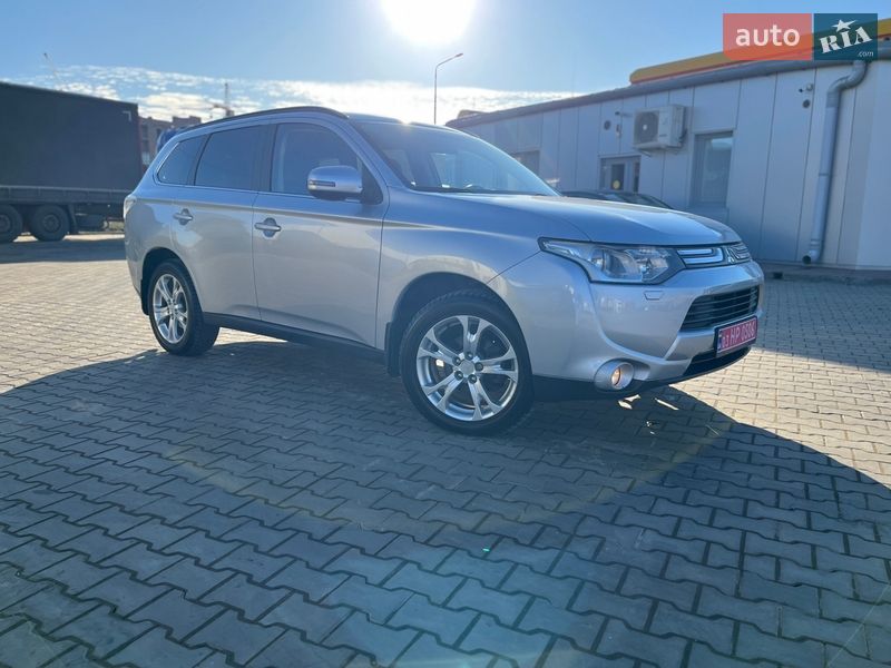 Внедорожник / Кроссовер Mitsubishi Outlander 2013 в Луцке