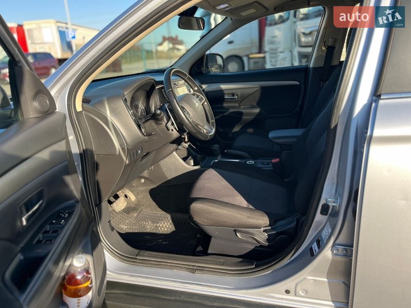 Внедорожник / Кроссовер Mitsubishi Outlander 2013 в Луцке