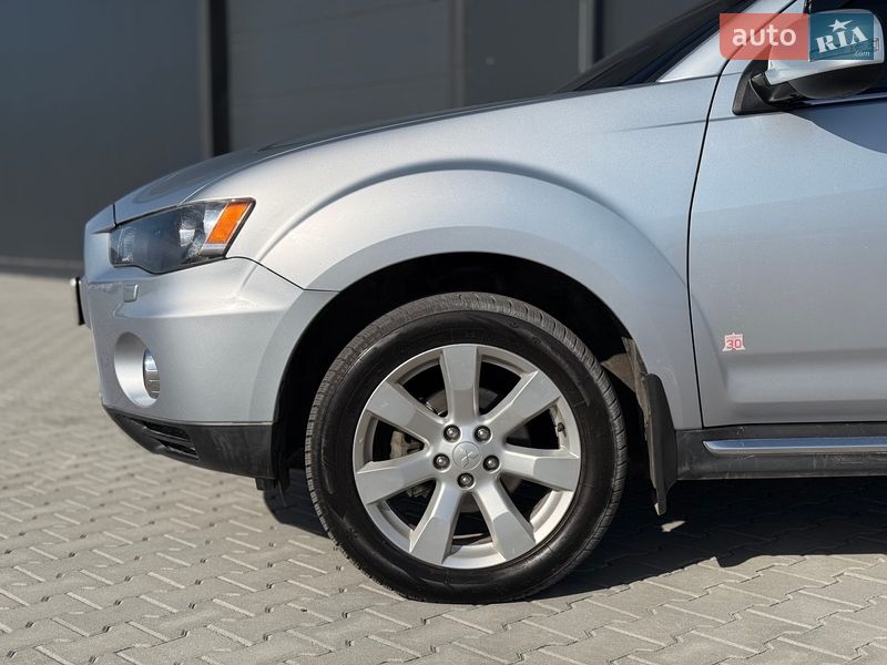 Внедорожник / Кроссовер Mitsubishi Outlander 2011 в Львове