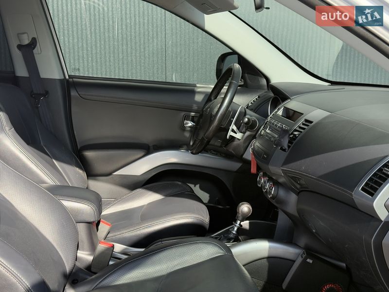 Внедорожник / Кроссовер Mitsubishi Outlander 2011 в Львове