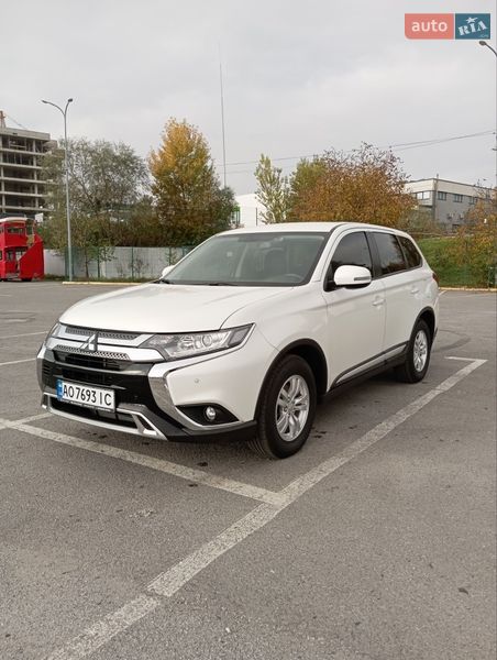 Mitsubishi Outlander 2021