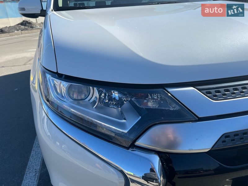 Внедорожник / Кроссовер Mitsubishi Outlander 2020 в Киеве