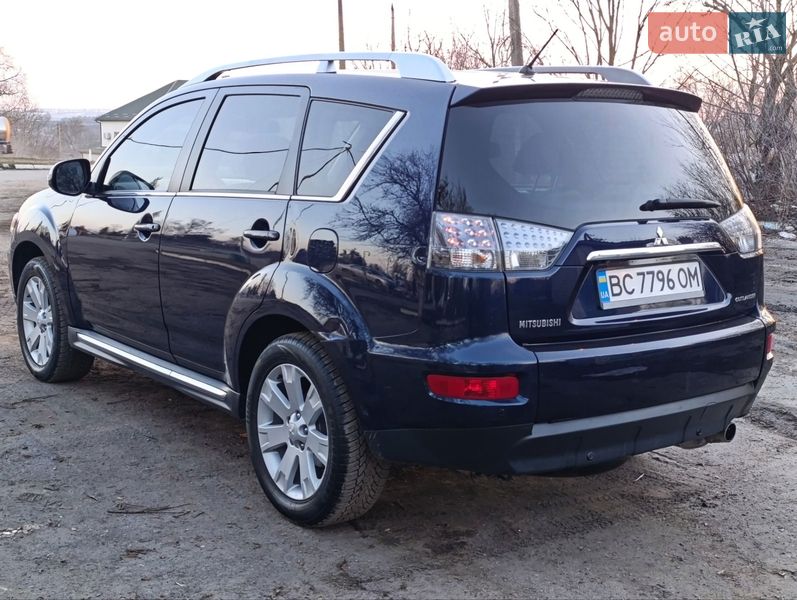 Внедорожник / Кроссовер Mitsubishi Outlander 2011 в Теофиполе