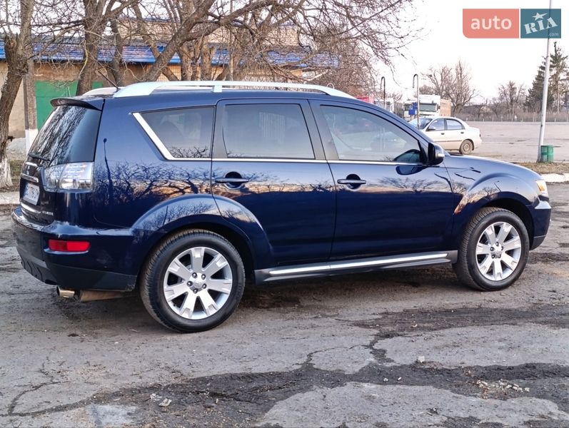 Внедорожник / Кроссовер Mitsubishi Outlander 2011 в Теофиполе