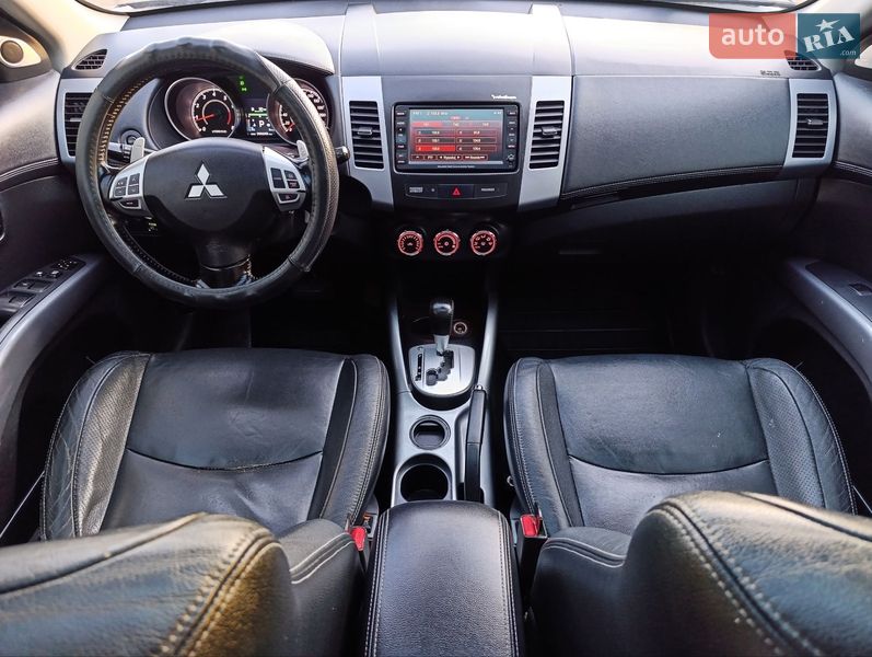 Внедорожник / Кроссовер Mitsubishi Outlander 2011 в Теофиполе