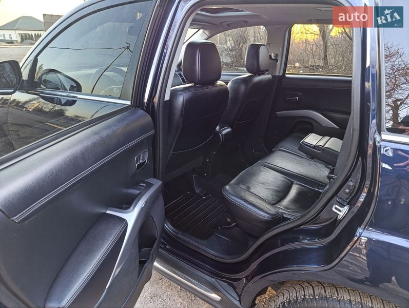 Внедорожник / Кроссовер Mitsubishi Outlander 2011 в Теофиполе