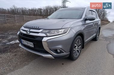 Внедорожник / Кроссовер Mitsubishi Outlander 2016 в Харькове