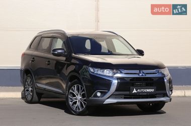 Позашляховик / Кросовер Mitsubishi Outlander 2017 в Києві