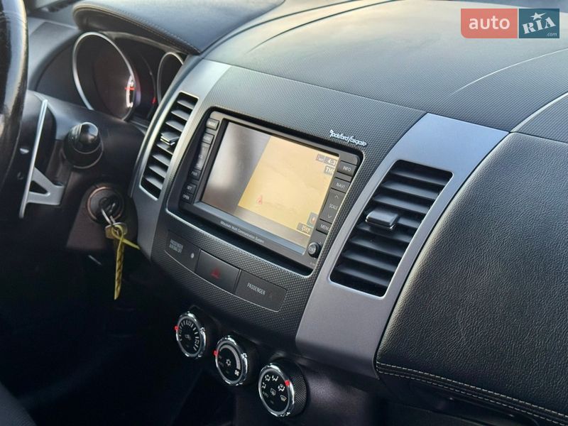 Внедорожник / Кроссовер Mitsubishi Outlander 2011 в Полтаве