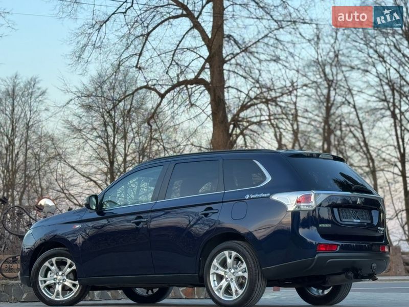 Позашляховик / Кросовер Mitsubishi Outlander 2013 в Дрогобичі