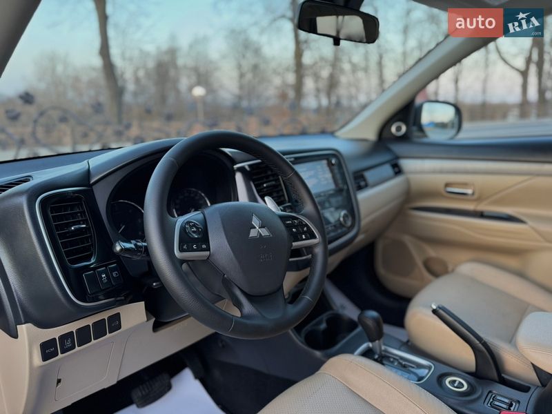 Позашляховик / Кросовер Mitsubishi Outlander 2013 в Дрогобичі