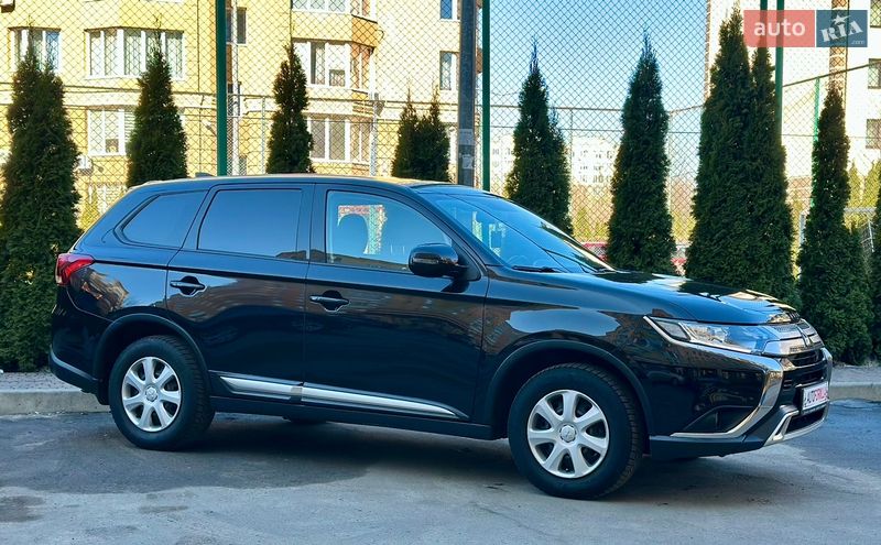 Внедорожник / Кроссовер Mitsubishi Outlander 2021 в Киеве