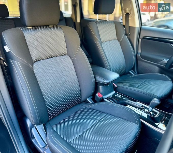 Внедорожник / Кроссовер Mitsubishi Outlander 2021 в Киеве