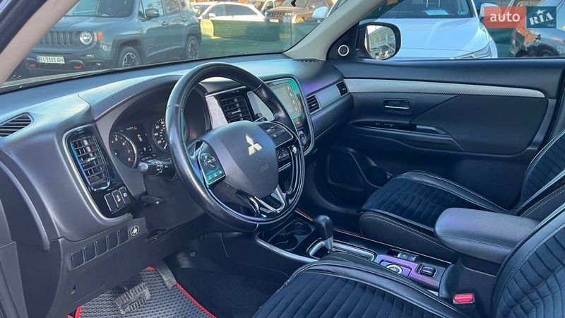 Внедорожник / Кроссовер Mitsubishi Outlander 2016 в Полтаве