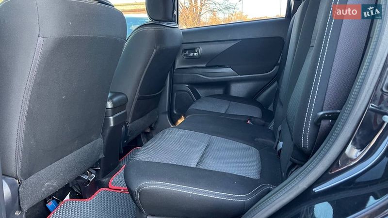 Внедорожник / Кроссовер Mitsubishi Outlander 2016 в Полтаве