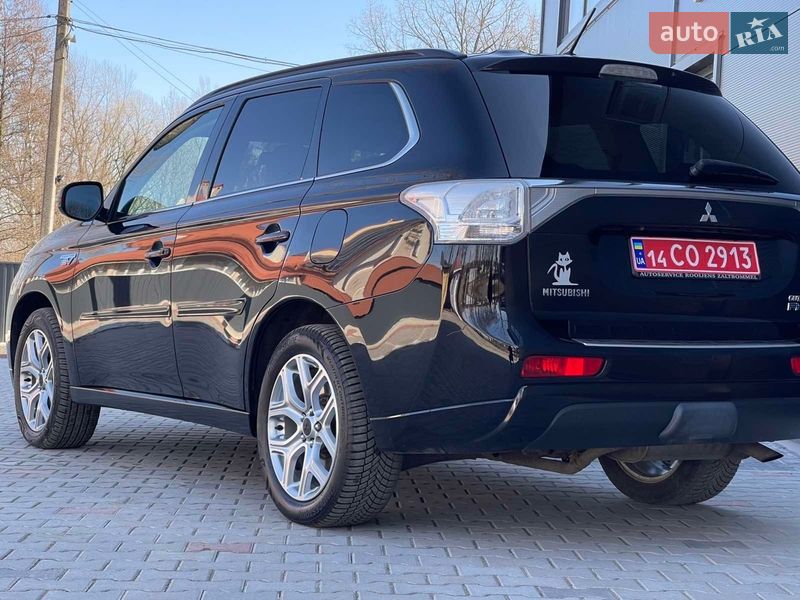 Внедорожник / Кроссовер Mitsubishi Outlander 2013 в Ивано-Франковске