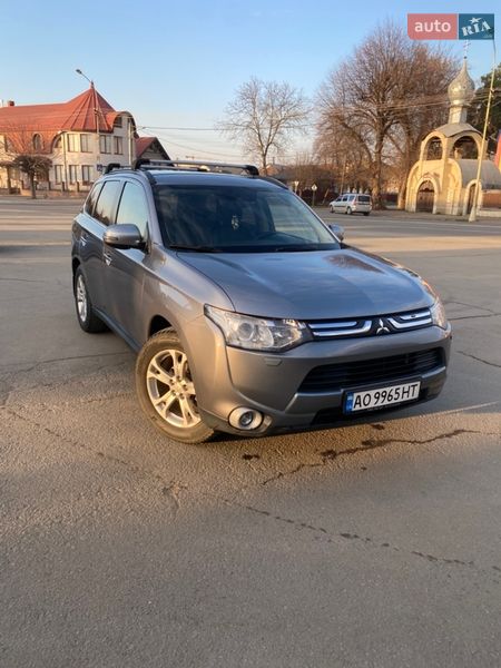 Позашляховик / Кросовер Mitsubishi Outlander 2012 в Ужгороді