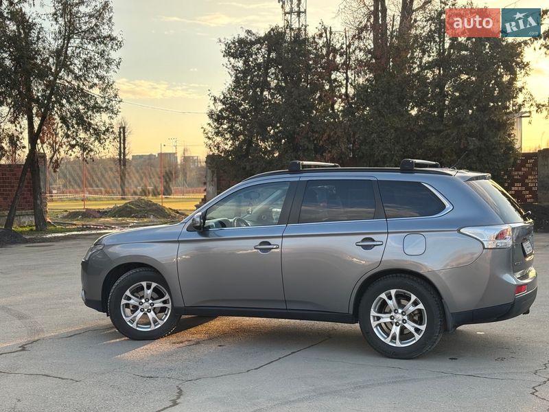 Позашляховик / Кросовер Mitsubishi Outlander 2012 в Ужгороді