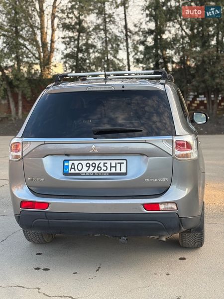 Позашляховик / Кросовер Mitsubishi Outlander 2012 в Ужгороді