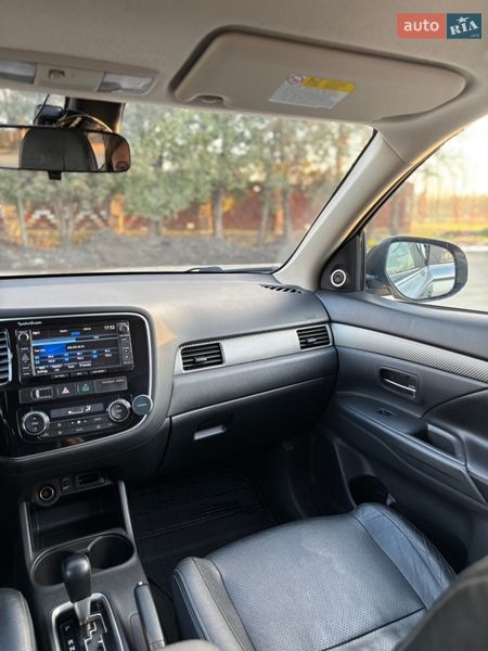 Позашляховик / Кросовер Mitsubishi Outlander 2012 в Ужгороді