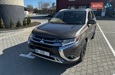 Позашляховик / Кросовер Mitsubishi Outlander 2018 в Дубні