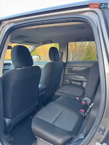 Внедорожник / Кроссовер Mitsubishi Outlander 2016 в Яворове фото 10 Внедорожник / Кроссовер Mitsubishi Outlander 2016 в Яворове