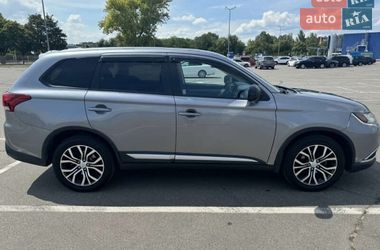 Позашляховик / Кросовер Mitsubishi Outlander 2018 в Мукачевому