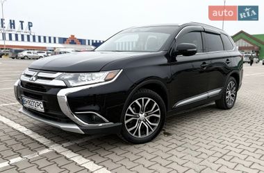 Внедорожник / Кроссовер Mitsubishi Outlander 2017 в Черновцах