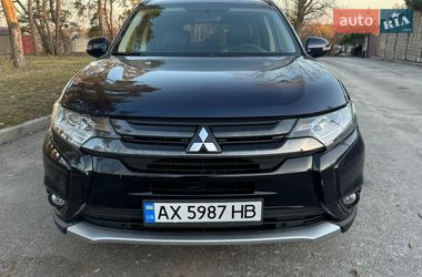 Внедорожник / Кроссовер Mitsubishi Outlander 2016 в Песочине