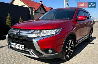 Позашляховик / Кросовер Mitsubishi Outlander 2021 в Києві