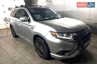 Внедорожник / Кроссовер Mitsubishi Outlander 2022 в Харькове