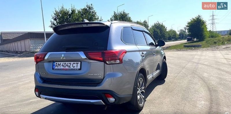 Внедорожник / Кроссовер Mitsubishi Outlander 2017 в Буче