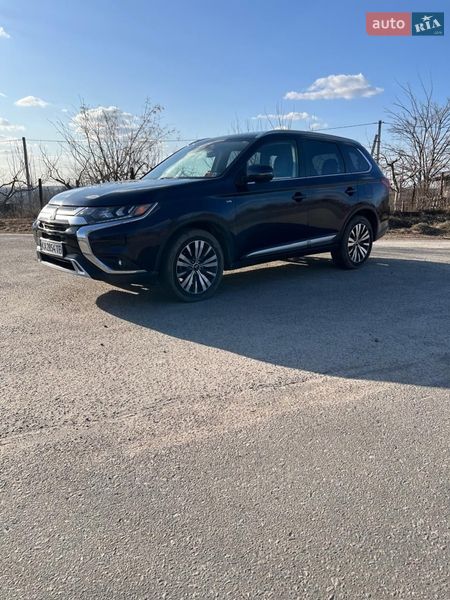 Внедорожник / Кроссовер Mitsubishi Outlander 2018 в Киеве