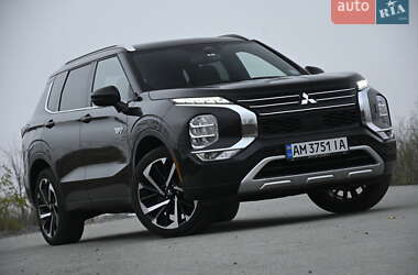 Внедорожник / Кроссовер Mitsubishi Outlander 2023 в Бердичеве