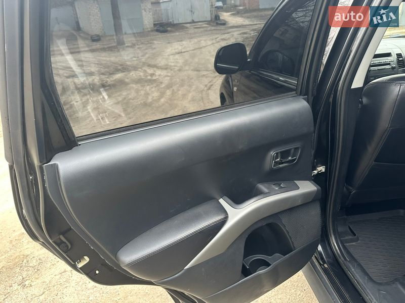 Внедорожник / Кроссовер Mitsubishi Outlander 2009 в Харькове