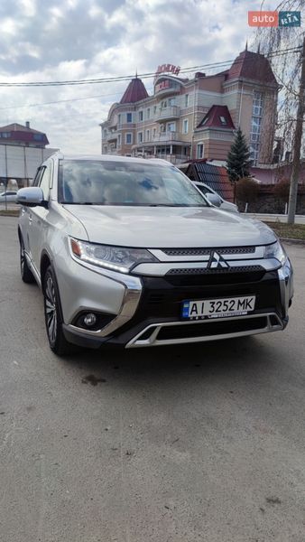 Mitsubishi Outlander 2020