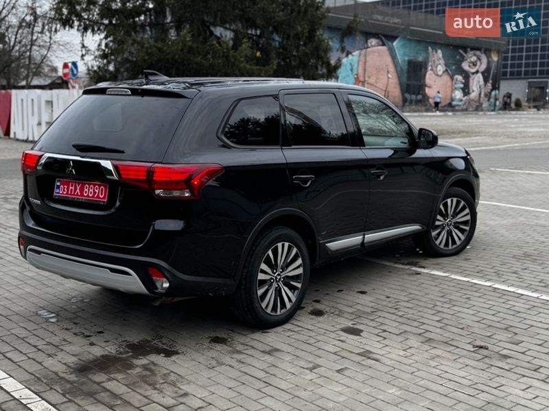 Внедорожник / Кроссовер Mitsubishi Outlander 2020 в Киверцах