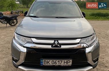 Внедорожник / Кроссовер Mitsubishi Outlander 2017 в Рокитном