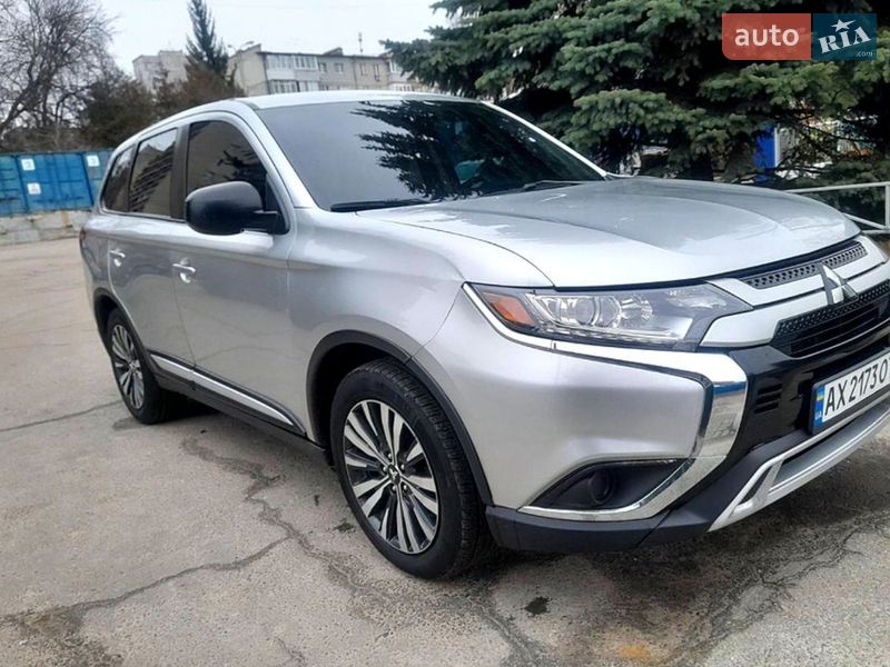 Внедорожник / Кроссовер Mitsubishi Outlander 2019 в Полтаве