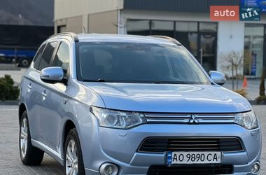 Внедорожник / Кроссовер Mitsubishi Outlander 2013 в Хусте