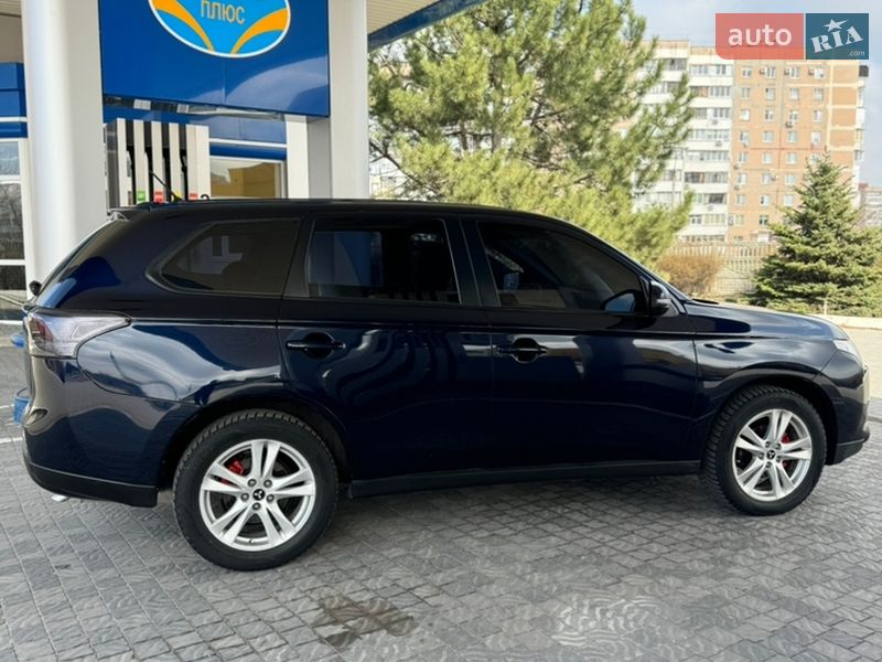 Mitsubishi Outlander 2012