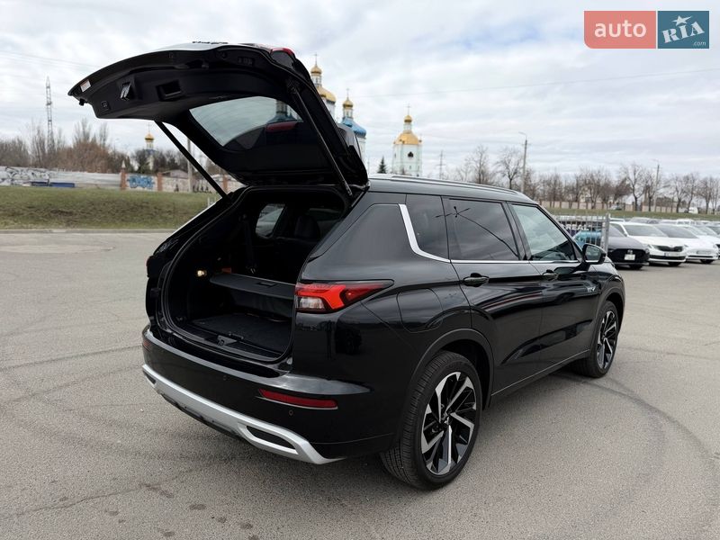 Внедорожник / Кроссовер Mitsubishi Outlander 2024 в Кривом Роге