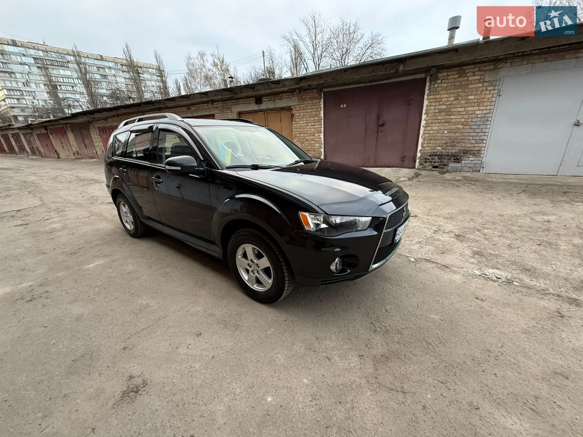 2011 Mitsubishi Outlander - фото 1
