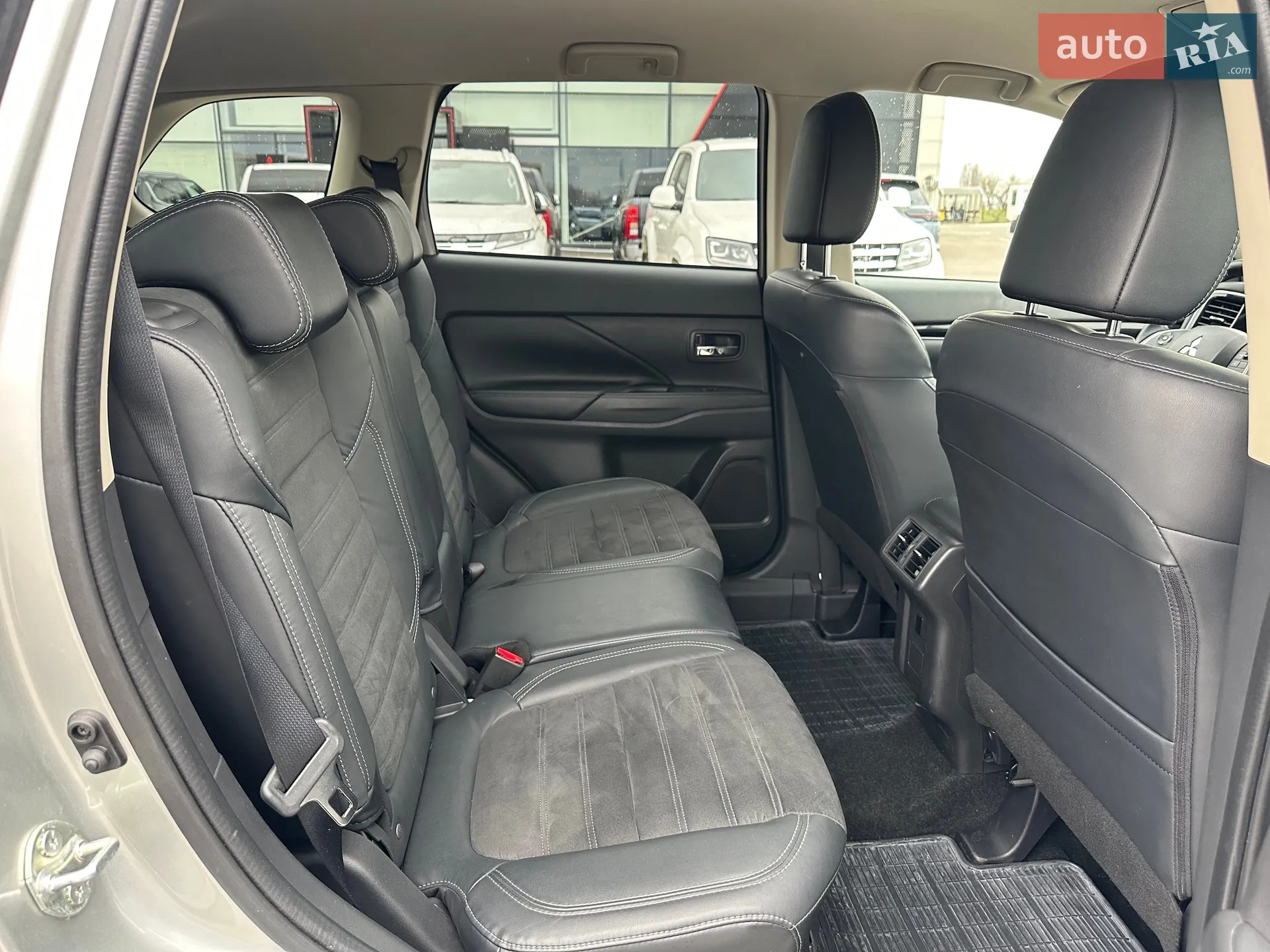 2022 Mitsubishi Outlander - мініатюра 33