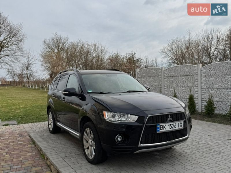 Mitsubishi Outlander 2011