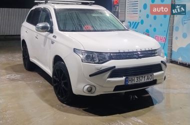 Внедорожник / Кроссовер Mitsubishi Outlander 2014 в Одессе