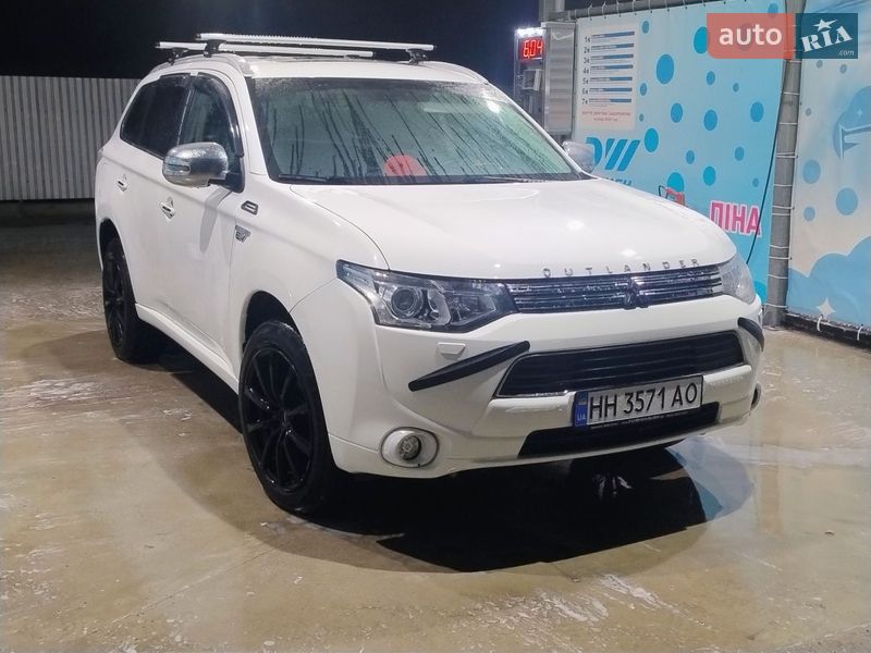 Внедорожник / Кроссовер Mitsubishi Outlander 2014 в Одессе