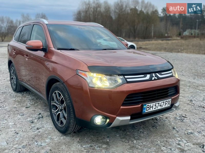 Внедорожник / Кроссовер Mitsubishi Outlander 2014 в Буче