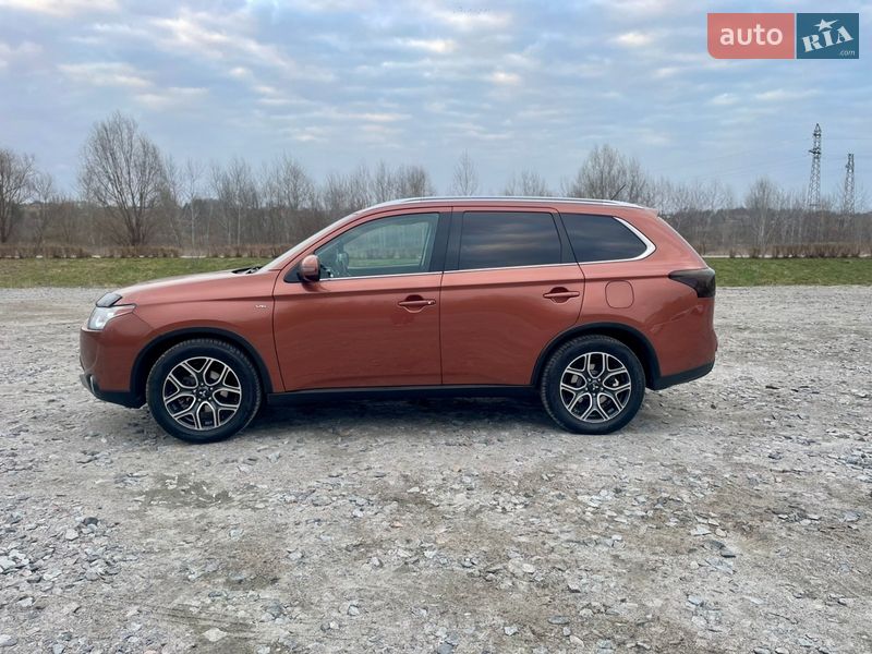 Внедорожник / Кроссовер Mitsubishi Outlander 2014 в Буче