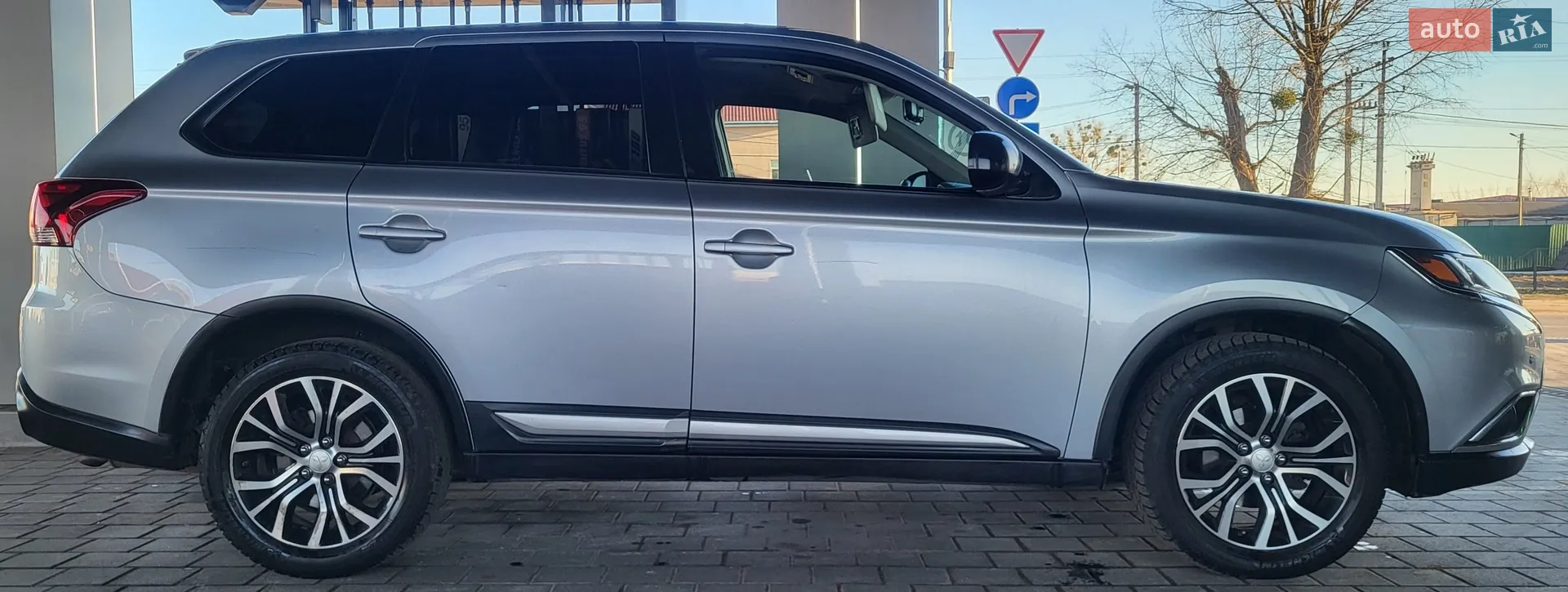 2016 Mitsubishi Outlander - мініатюра 18